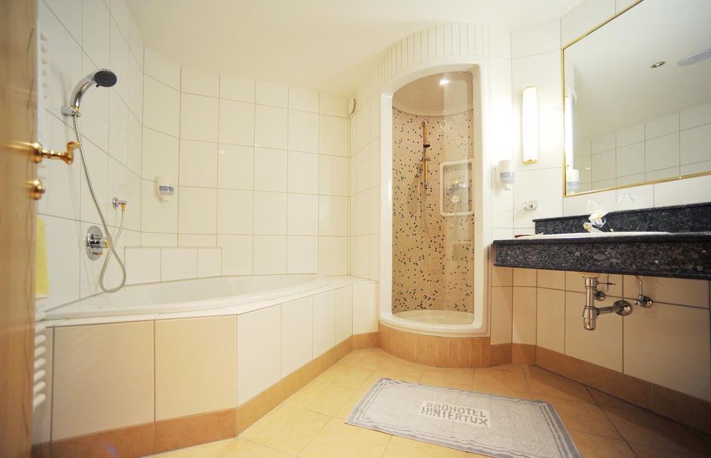 Thermal-Badhotel Kirchler Тукс Номер фото