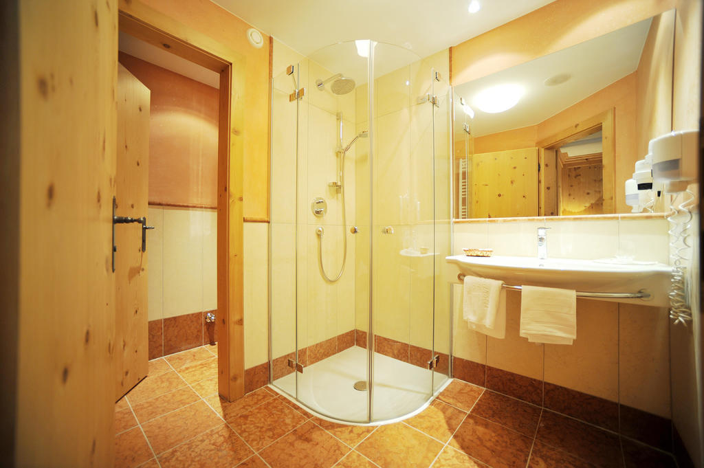 Thermal-Badhotel Kirchler Тукс Номер фото